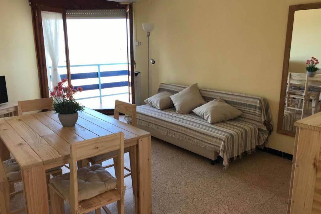 El Faro Apartaments Platja Llarga-Les Salines-Tgn Tarragona Exteriör bild