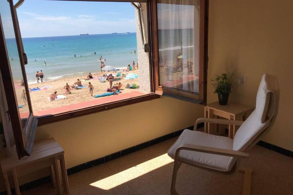 El Faro Apartaments Platja Llarga-Les Salines-Tgn Tarragona Exteriör bild