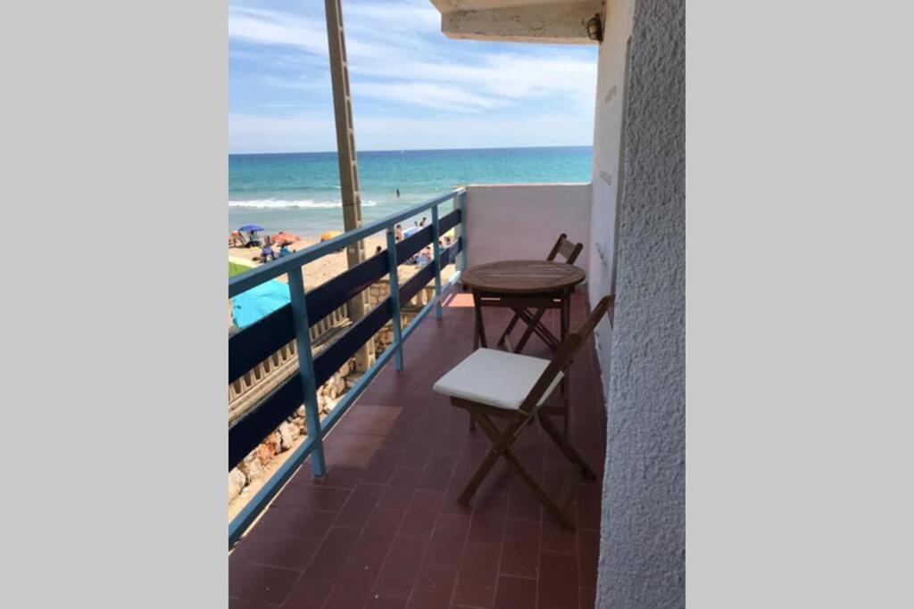 El Faro Apartaments Platja Llarga-Les Salines-Tgn Tarragona Exteriör bild